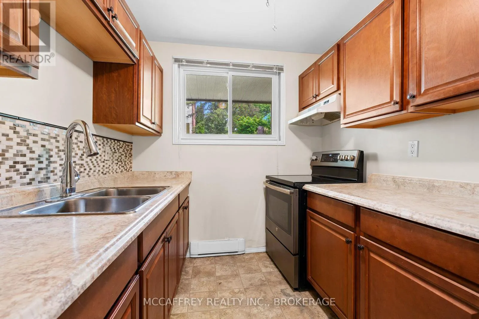 102 - 1010 PEMBRIDGE CRESCENT, #102