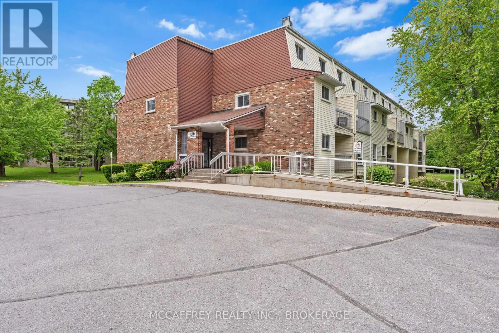 102 - 1010 PEMBRIDGE CRESCENT, #102