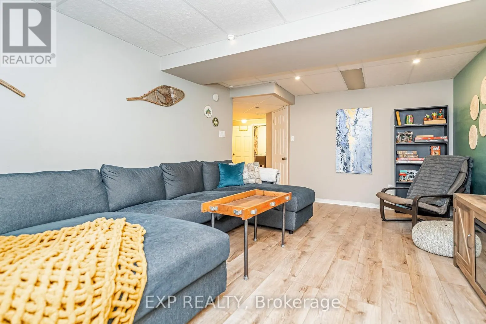 36 BETHUNE WAY