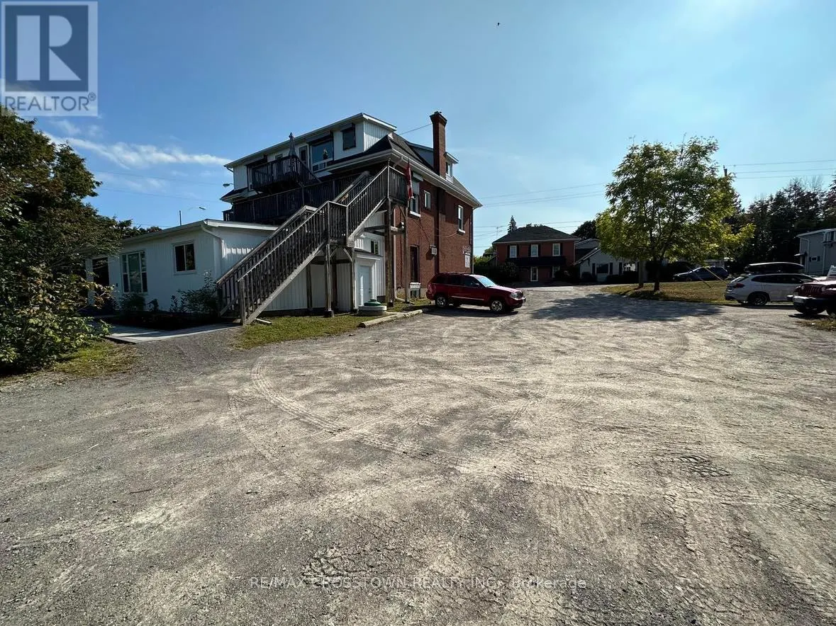 822 WARD STREET