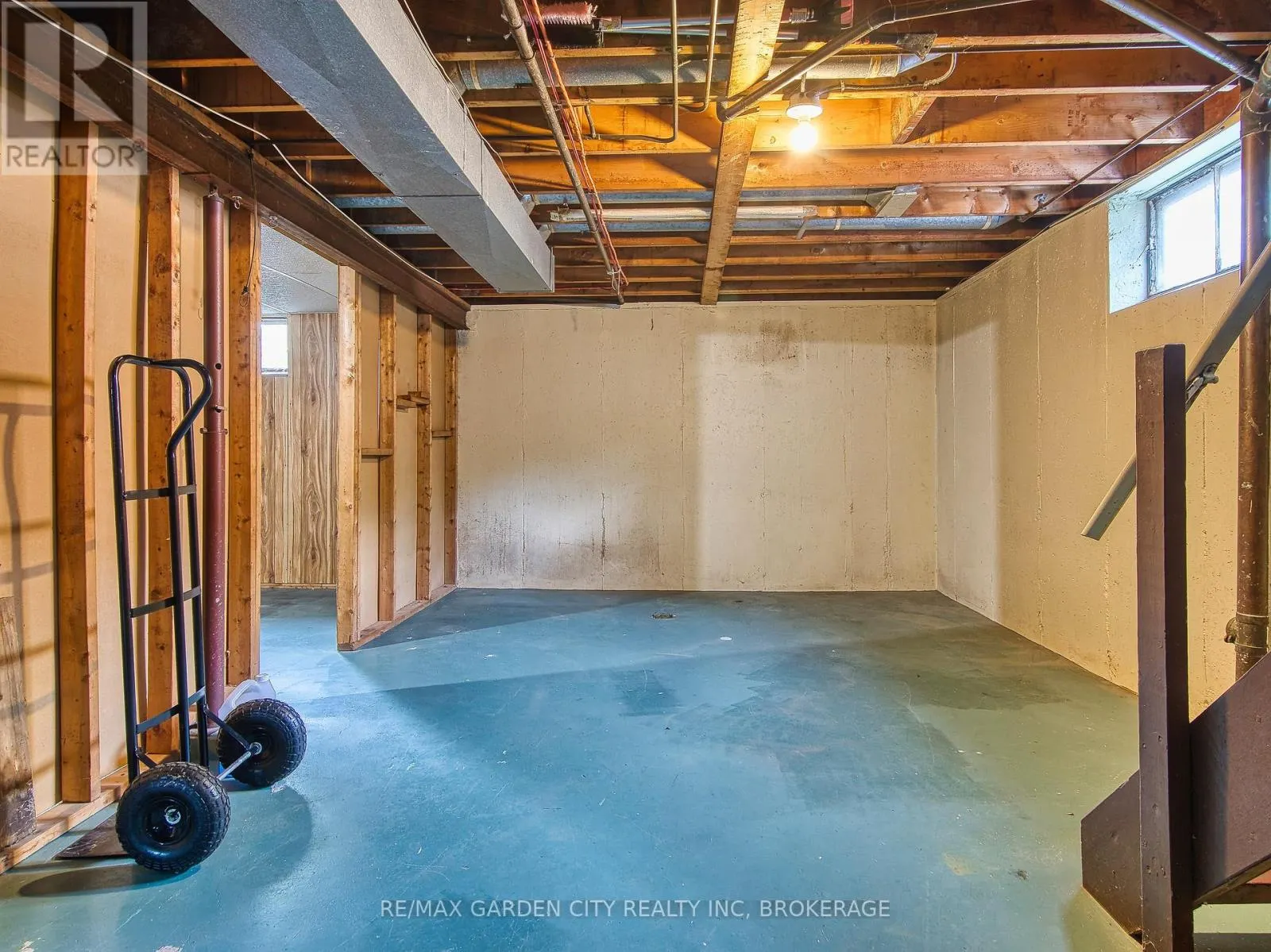 32 VIKING DRIVE