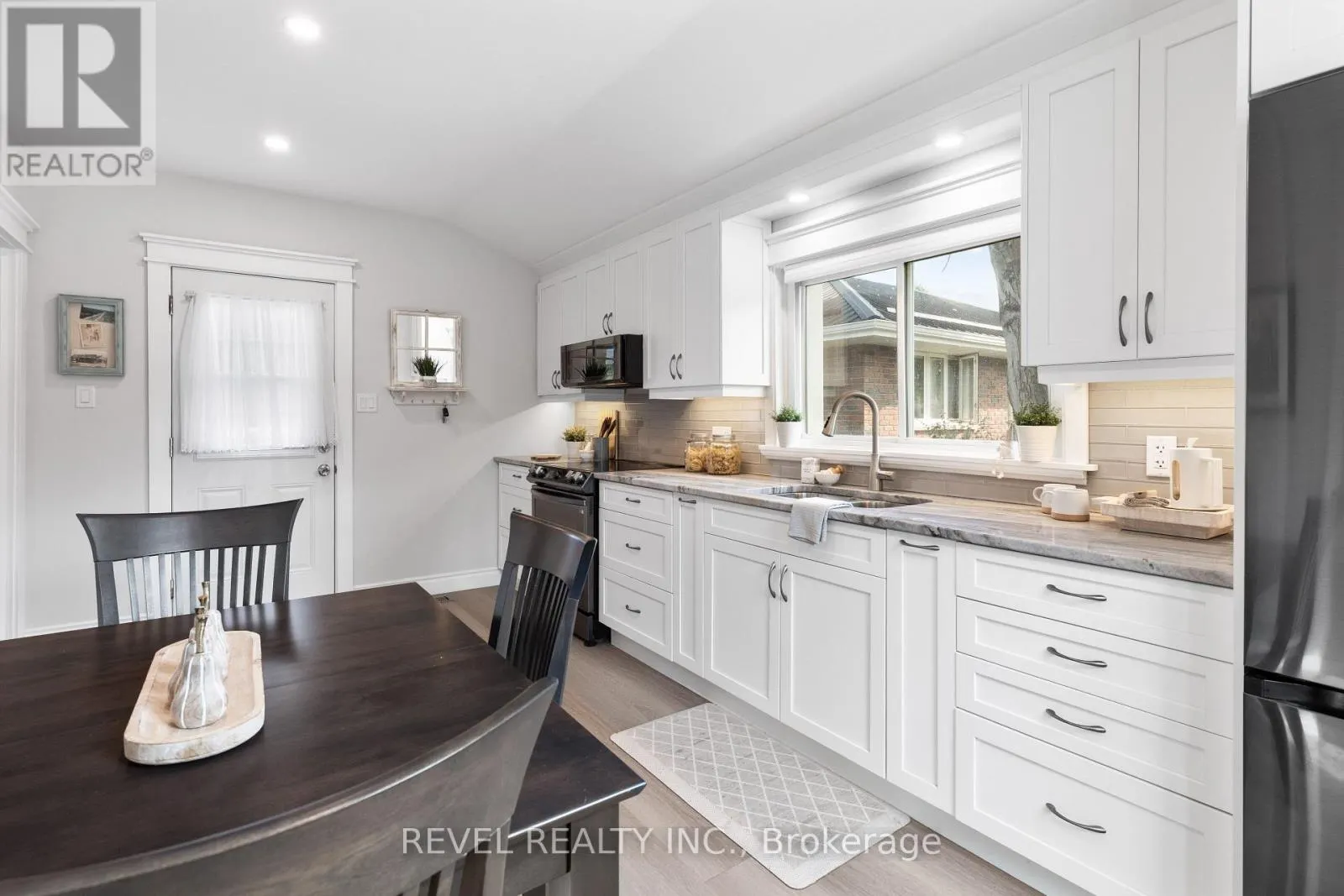 35 GLENELG STREET E