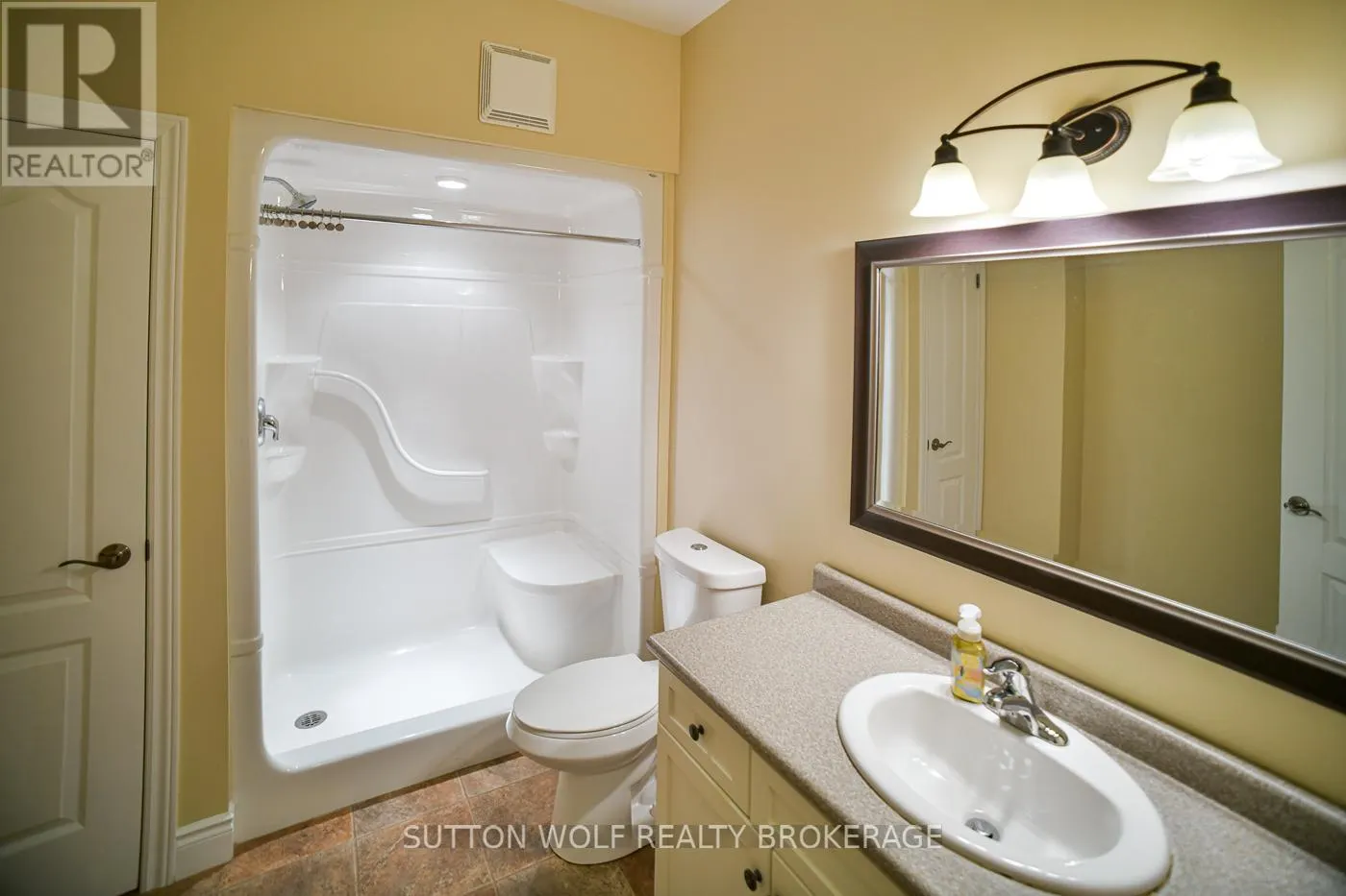 7 - 384 HEAD STREET N, #7