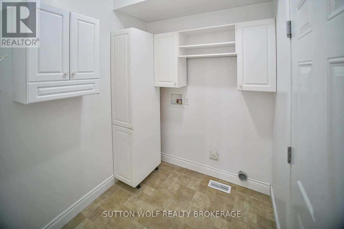 7 - 384 HEAD STREET N, #7