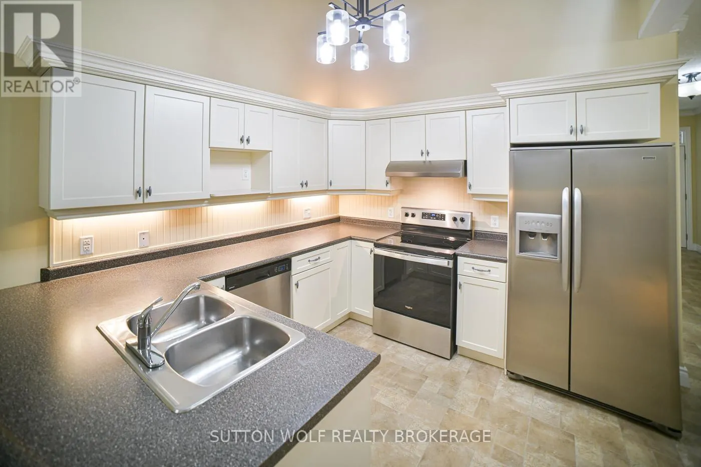 7 - 384 HEAD STREET N, #7