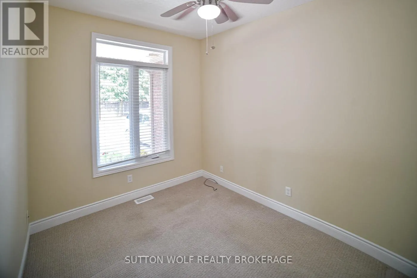 7 - 384 HEAD STREET N, #7