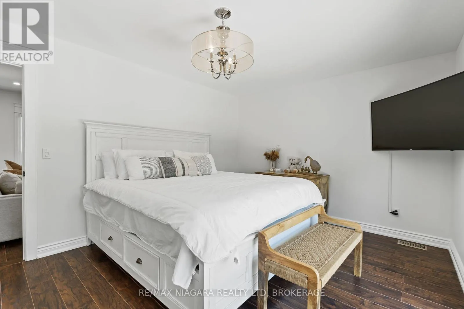 1427 NIAGARA STONE ROAD