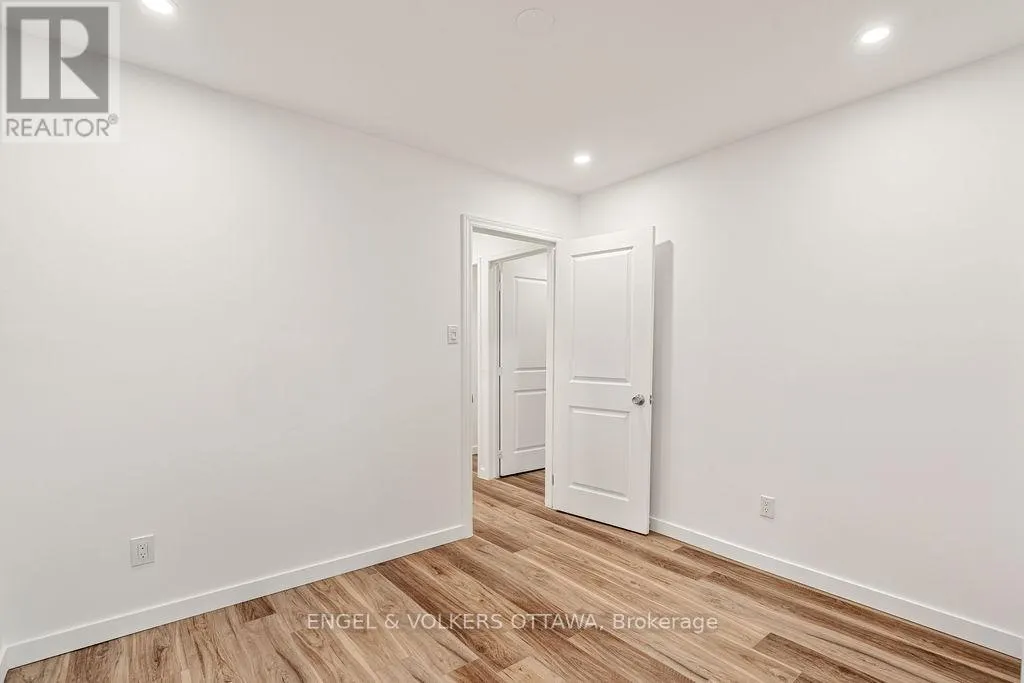 12 BAYSIDE PRIVATE