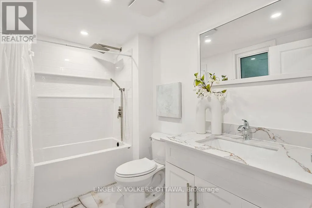 12 BAYSIDE PRIVATE