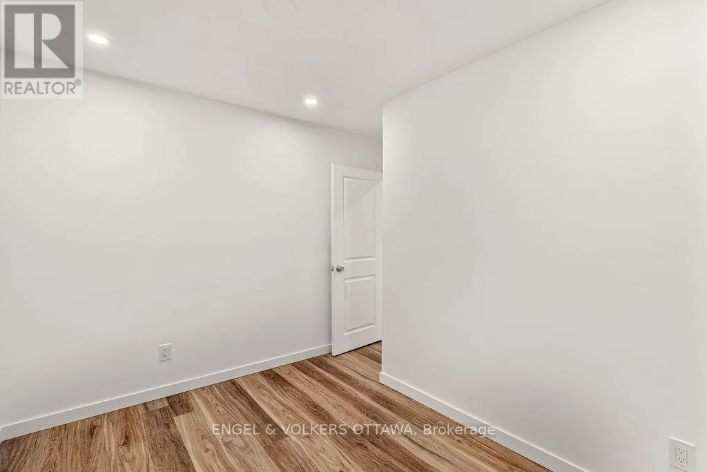 12 BAYSIDE PRIVATE