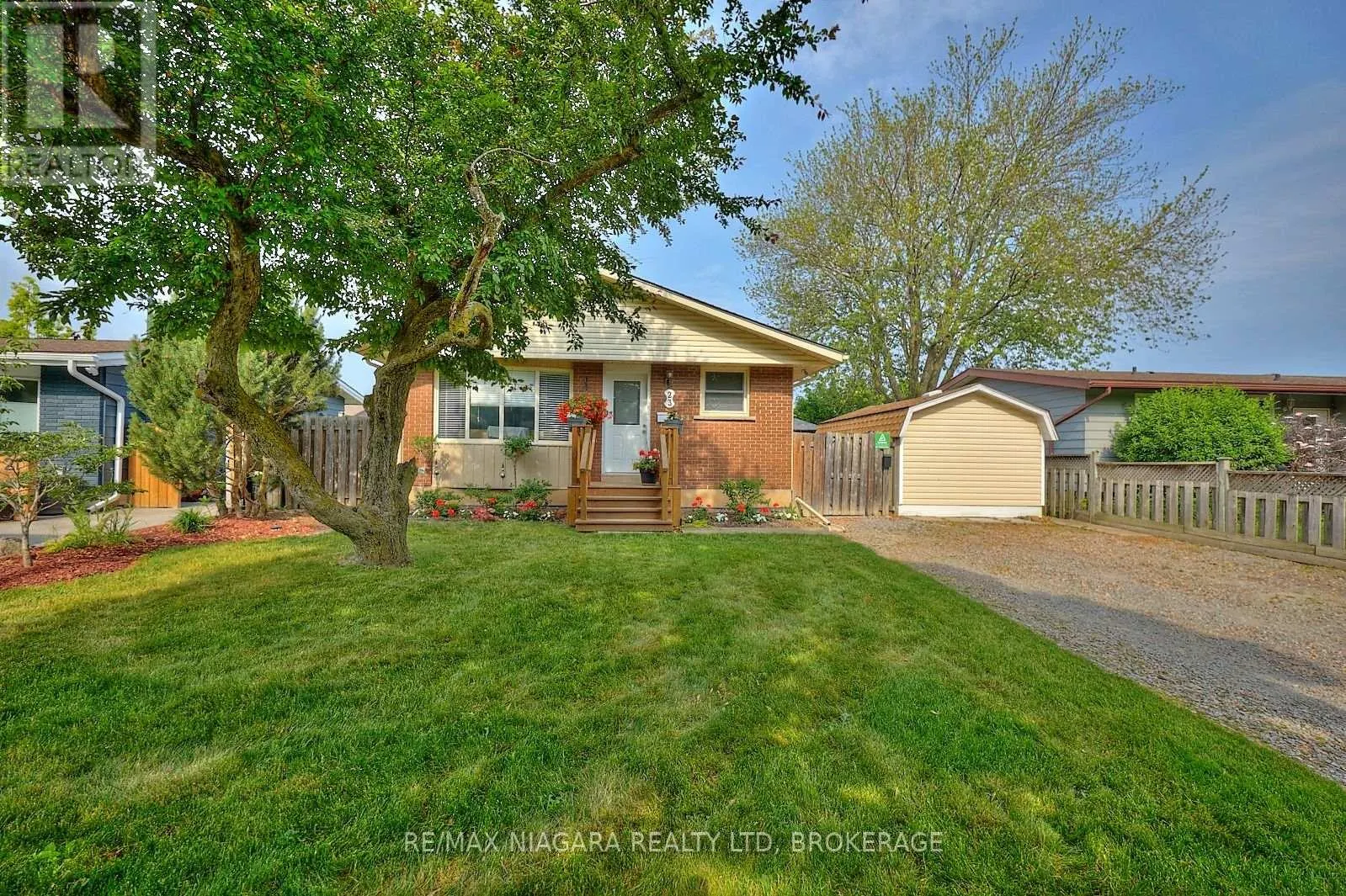 23 HUNTLEY CRESCENT