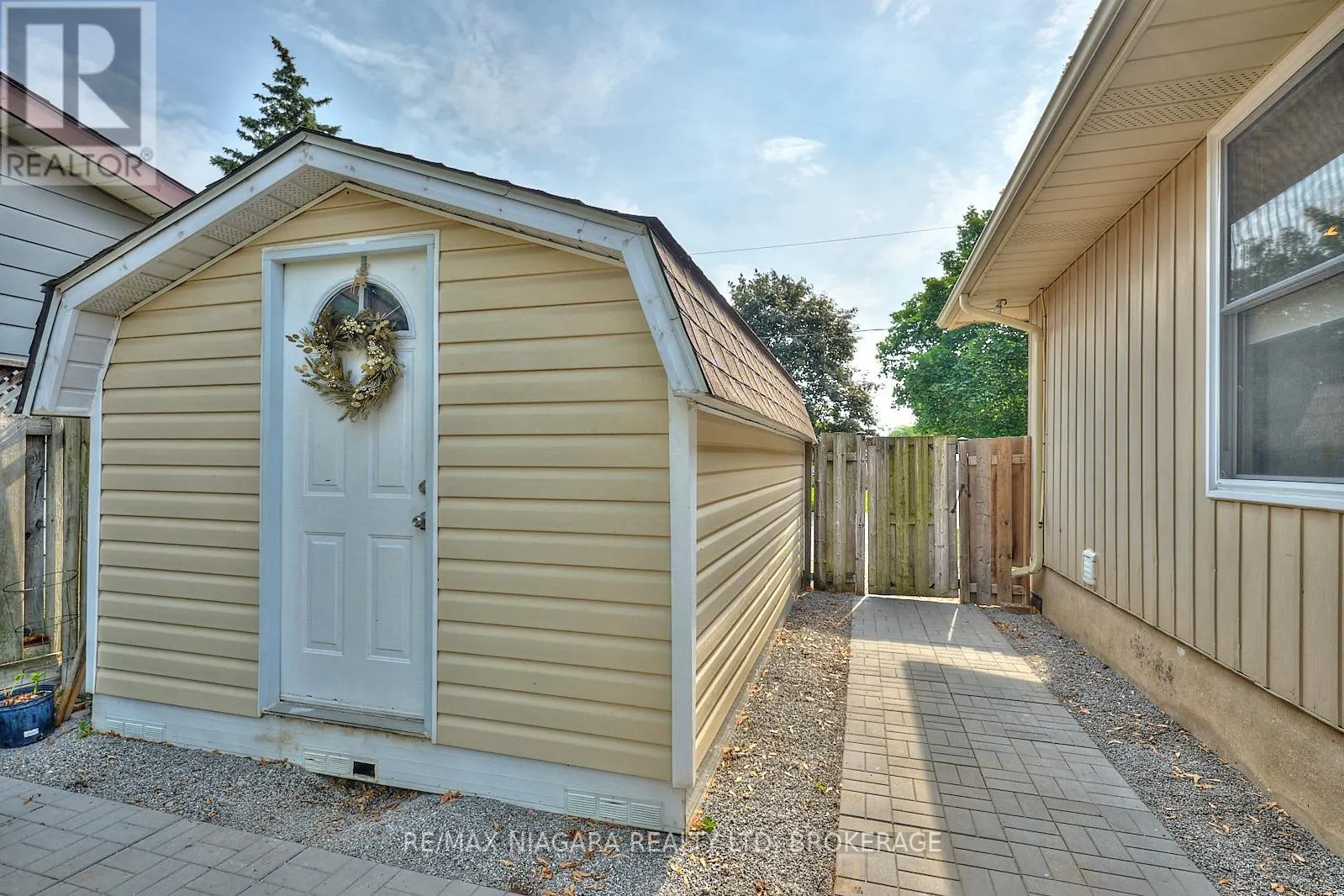 23 HUNTLEY CRESCENT
