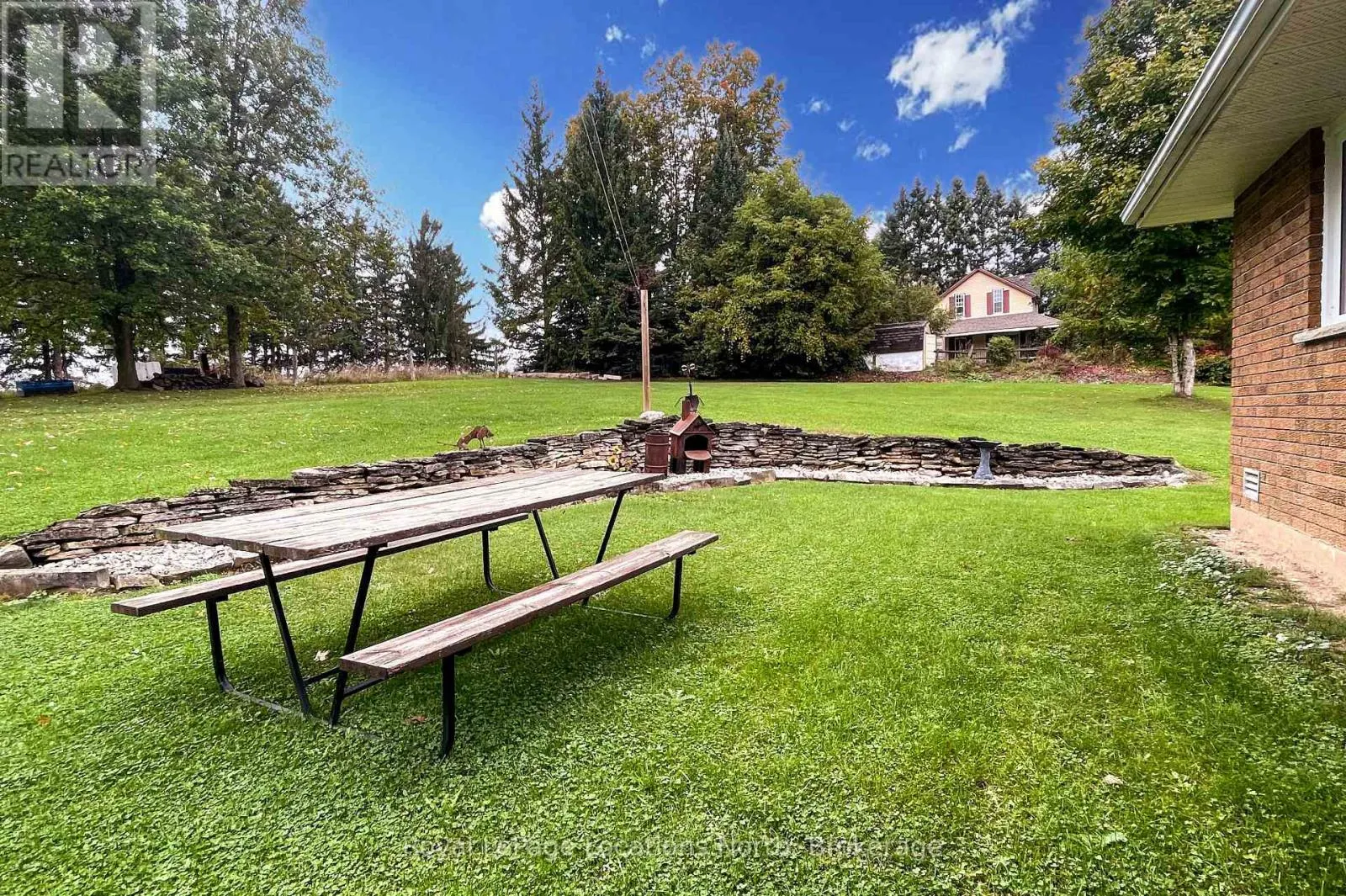 137794 GREY RD 12 ROAD S