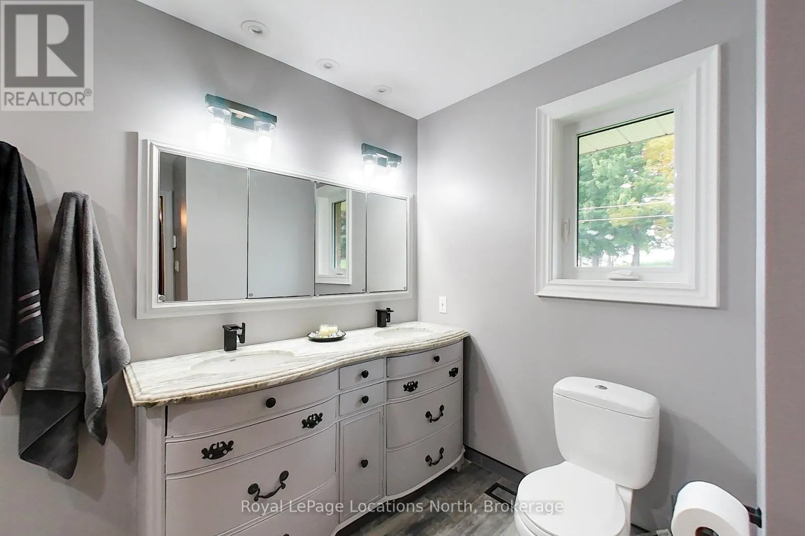 137794 GREY RD 12 ROAD S