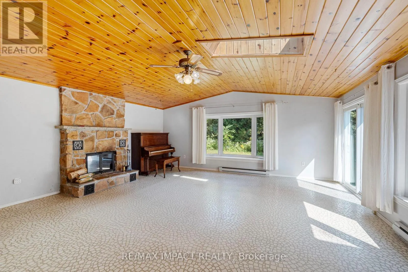 744 SPRAGGE CRESCENT