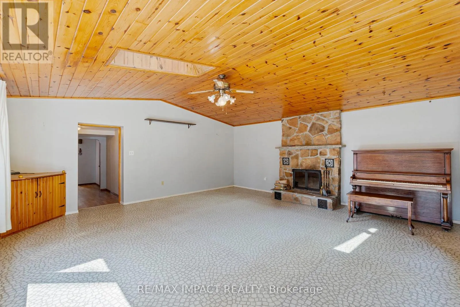 744 SPRAGGE CRESCENT