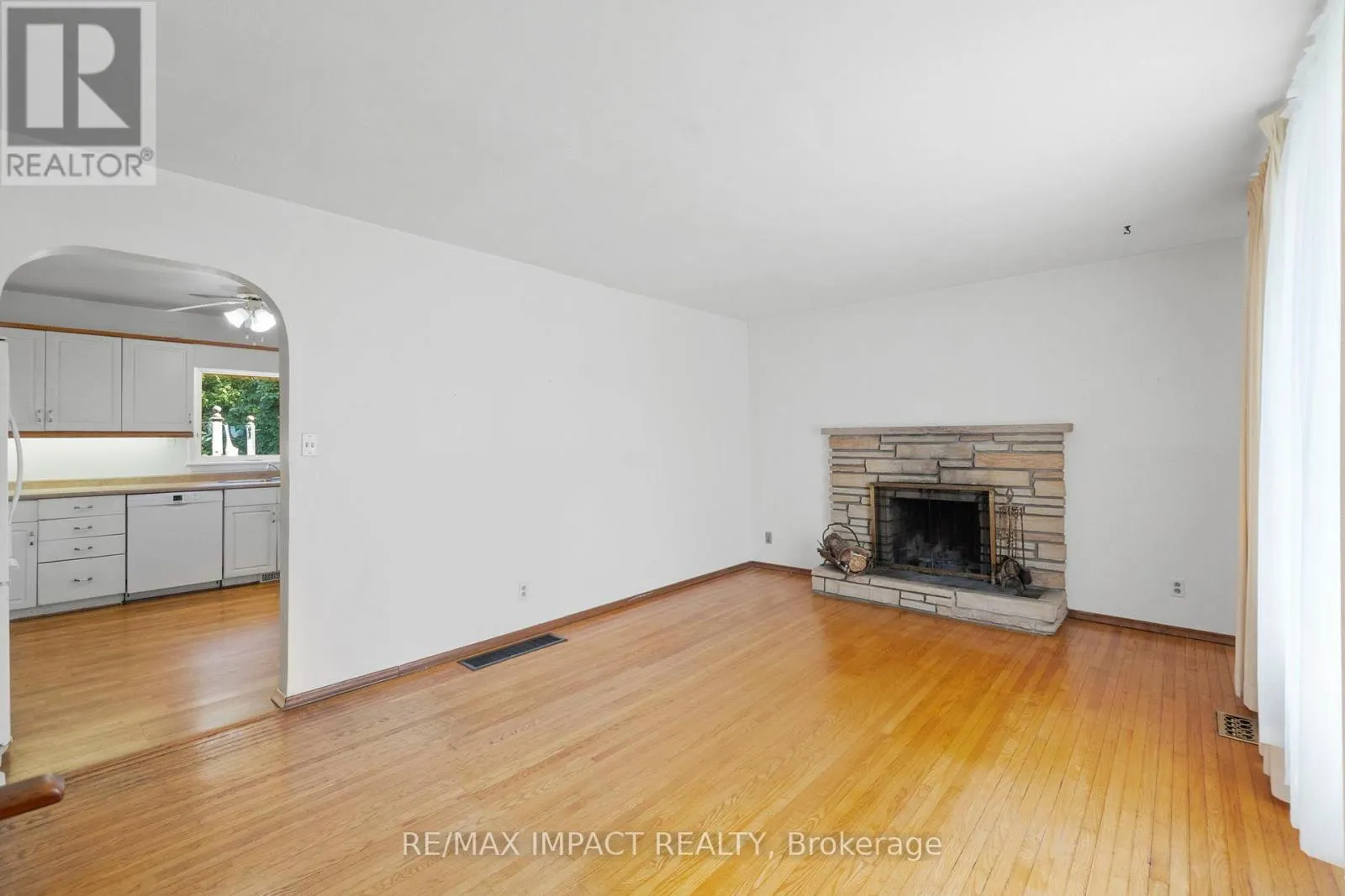 744 SPRAGGE CRESCENT