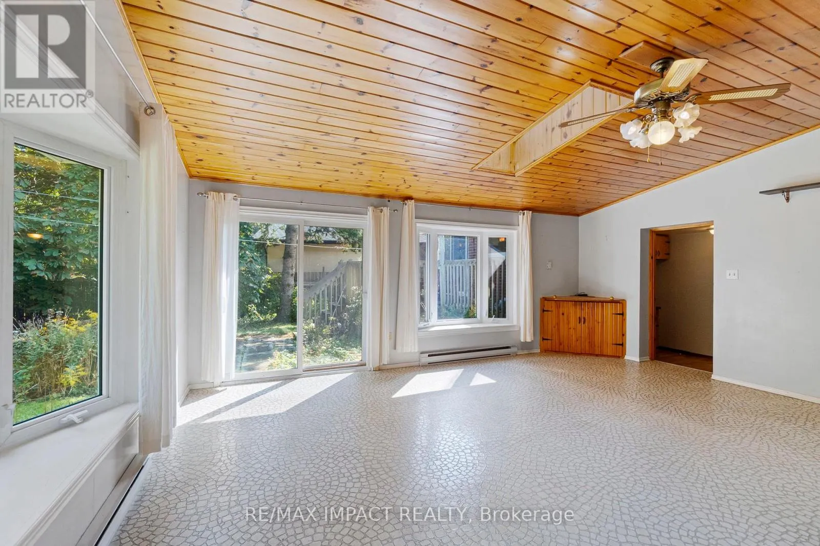744 SPRAGGE CRESCENT