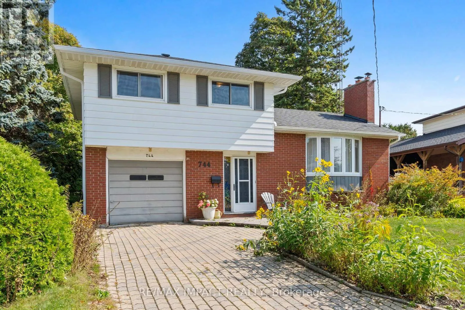 744 SPRAGGE CRESCENT