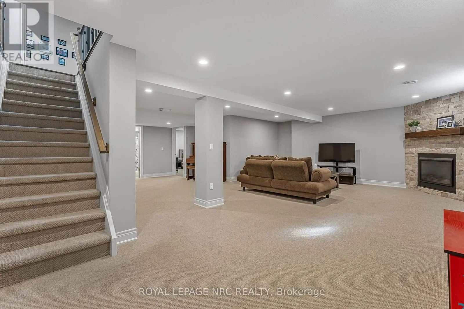 23 ABBOTT PLACE