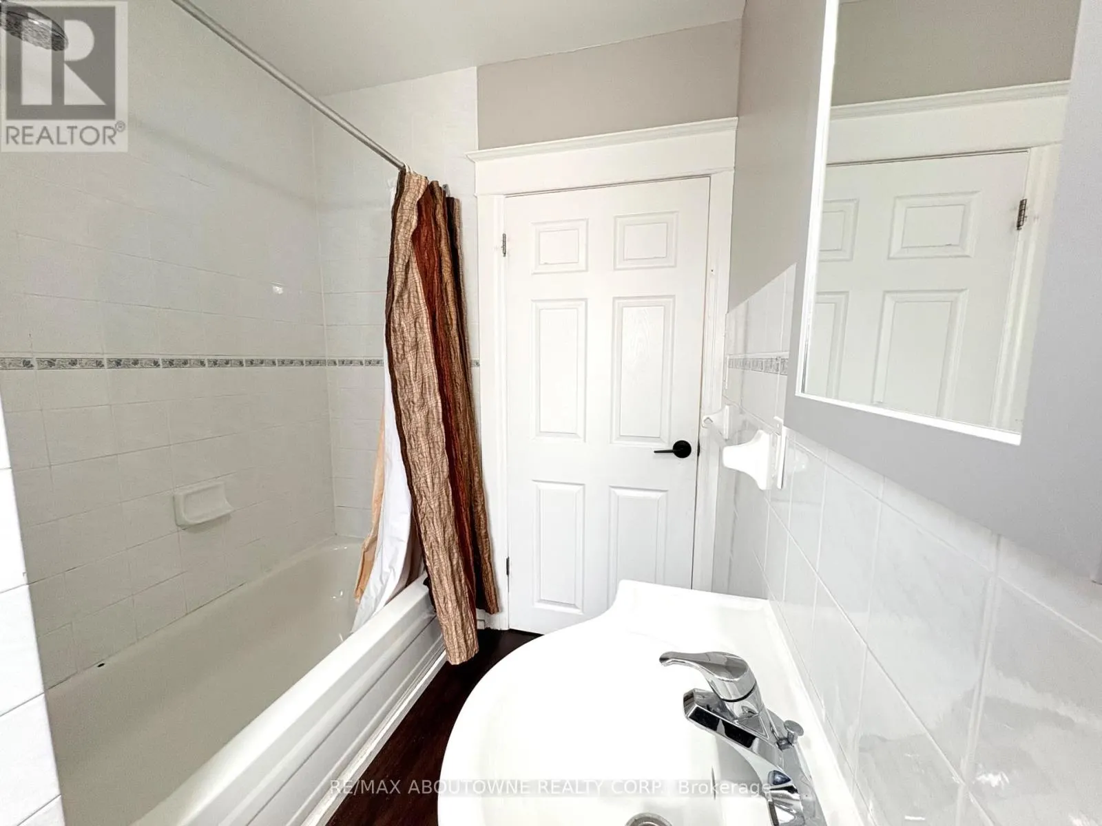 UNIT 2 - 19 PROCTOR BOULEVARD