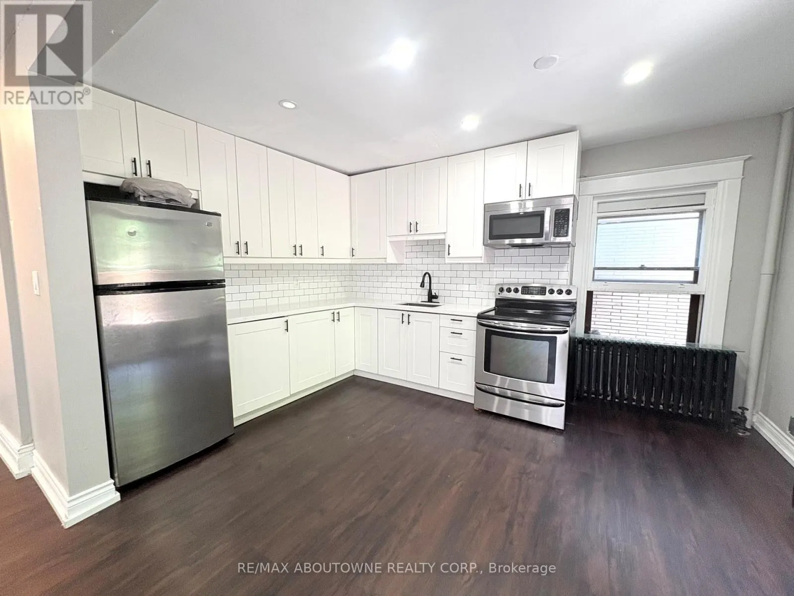 UNIT 2 - 19 PROCTOR BOULEVARD
