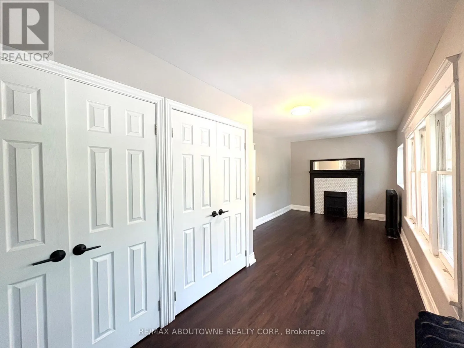 UNIT 2 - 19 PROCTOR BOULEVARD