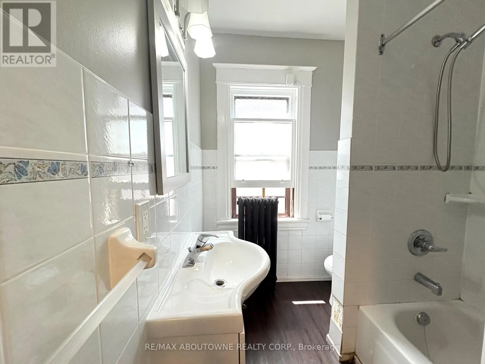 UNIT 2 - 19 PROCTOR BOULEVARD