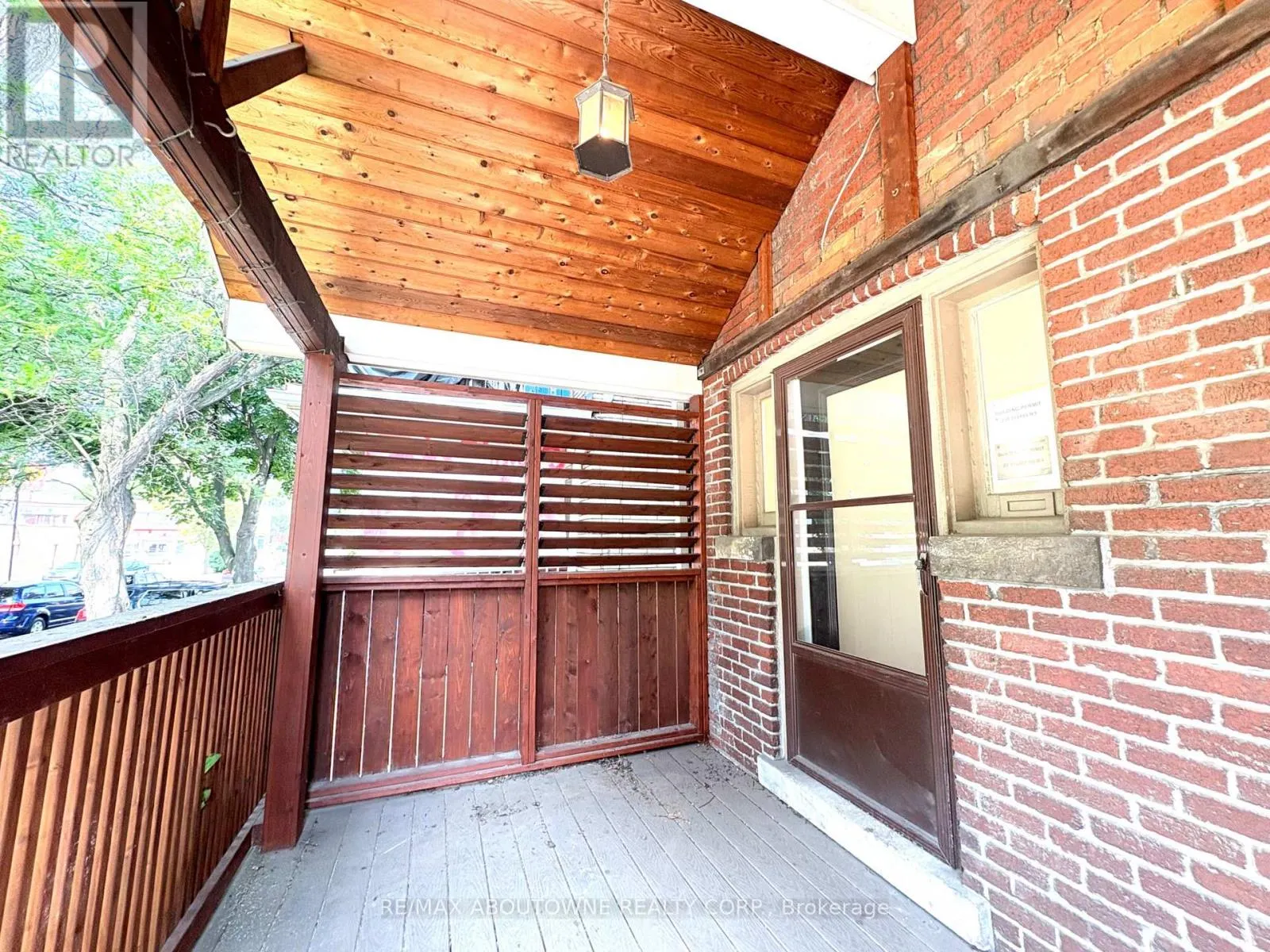 UNIT 2 - 19 PROCTOR BOULEVARD