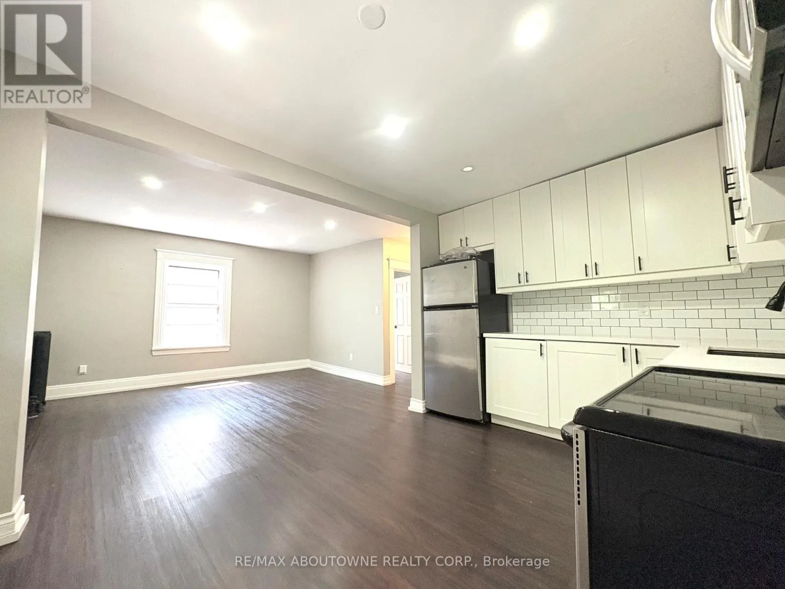 UNIT 2 - 19 PROCTOR BOULEVARD