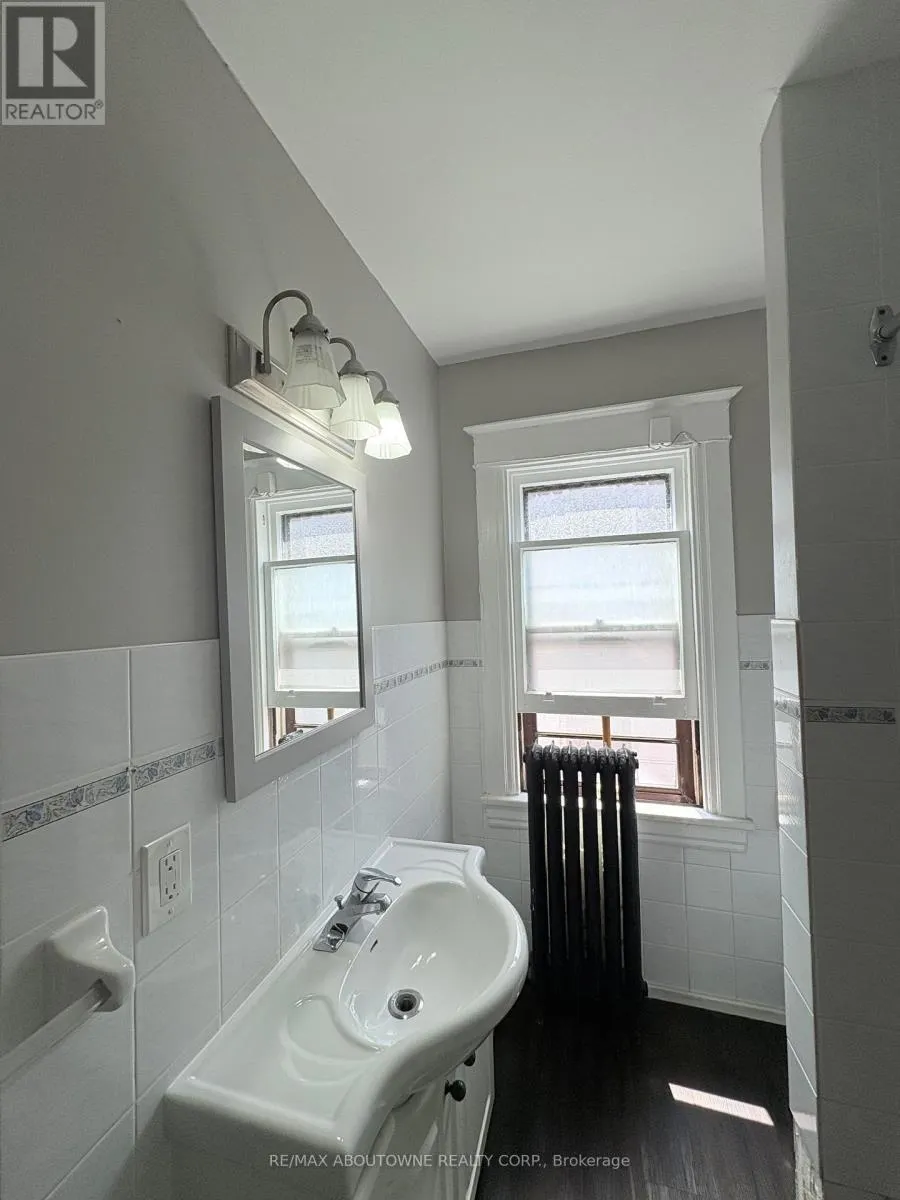 UNIT 2 - 19 PROCTOR BOULEVARD
