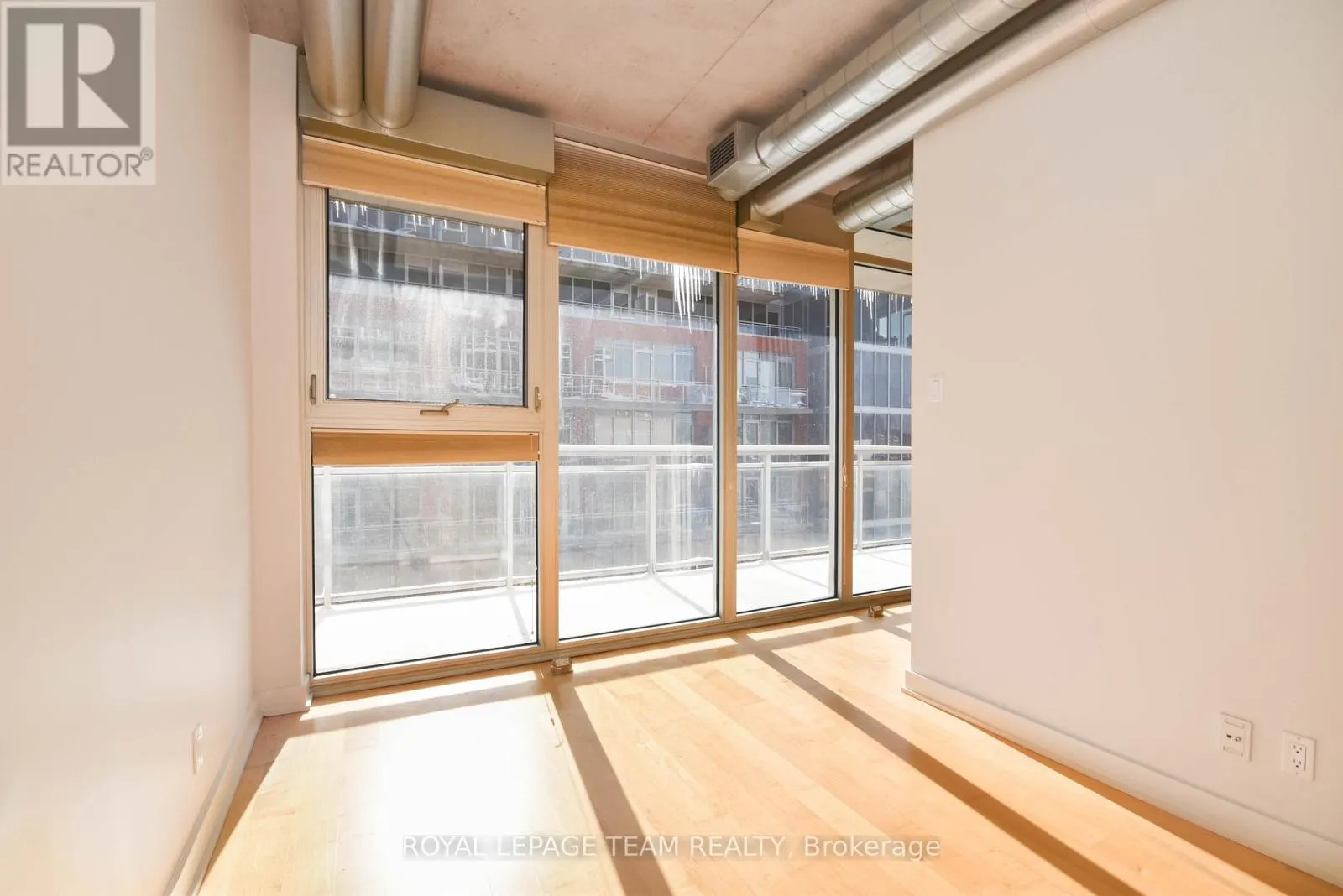 522 - 349 MCLEOD STREET
