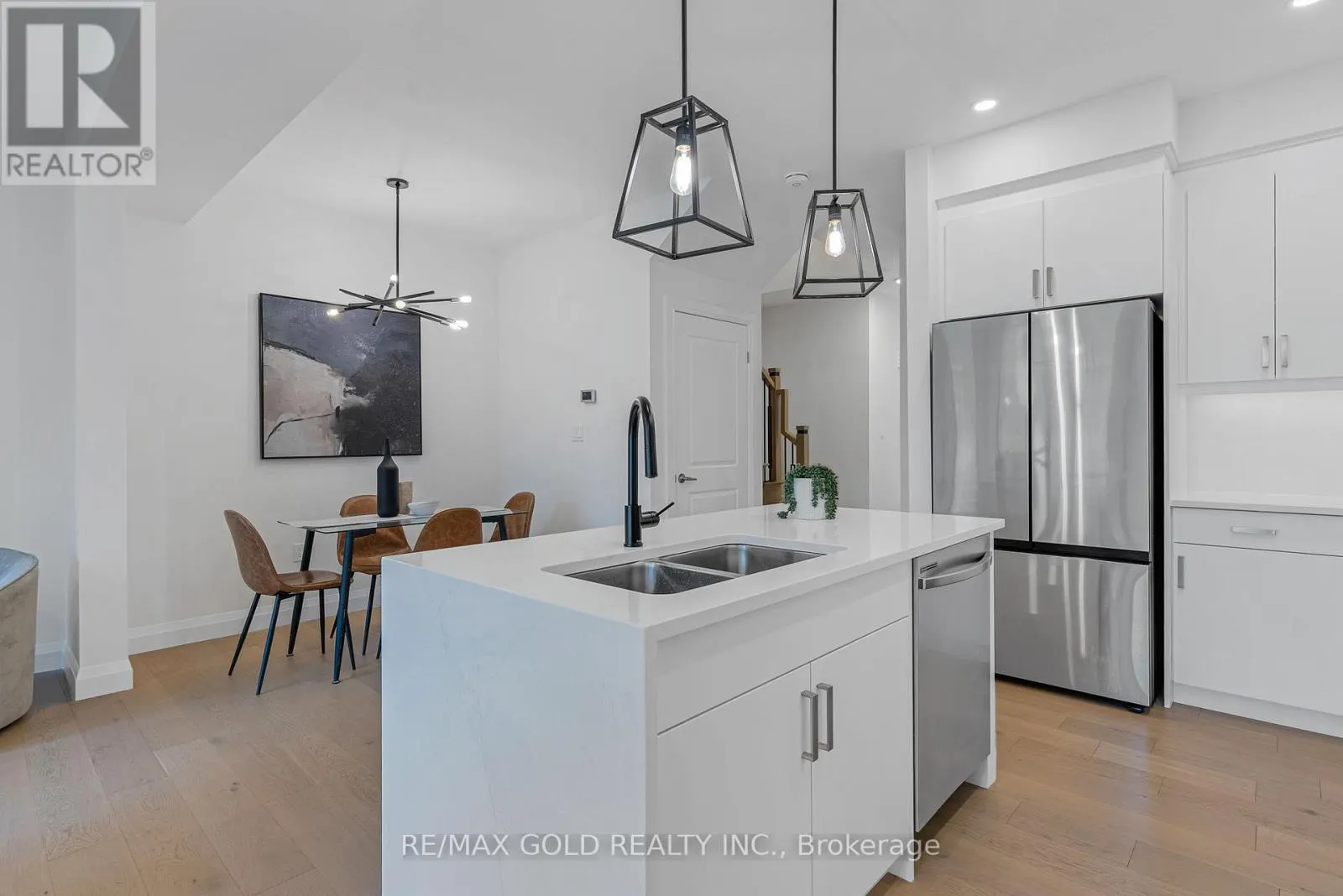 19 - 143 ELGIN STREET N