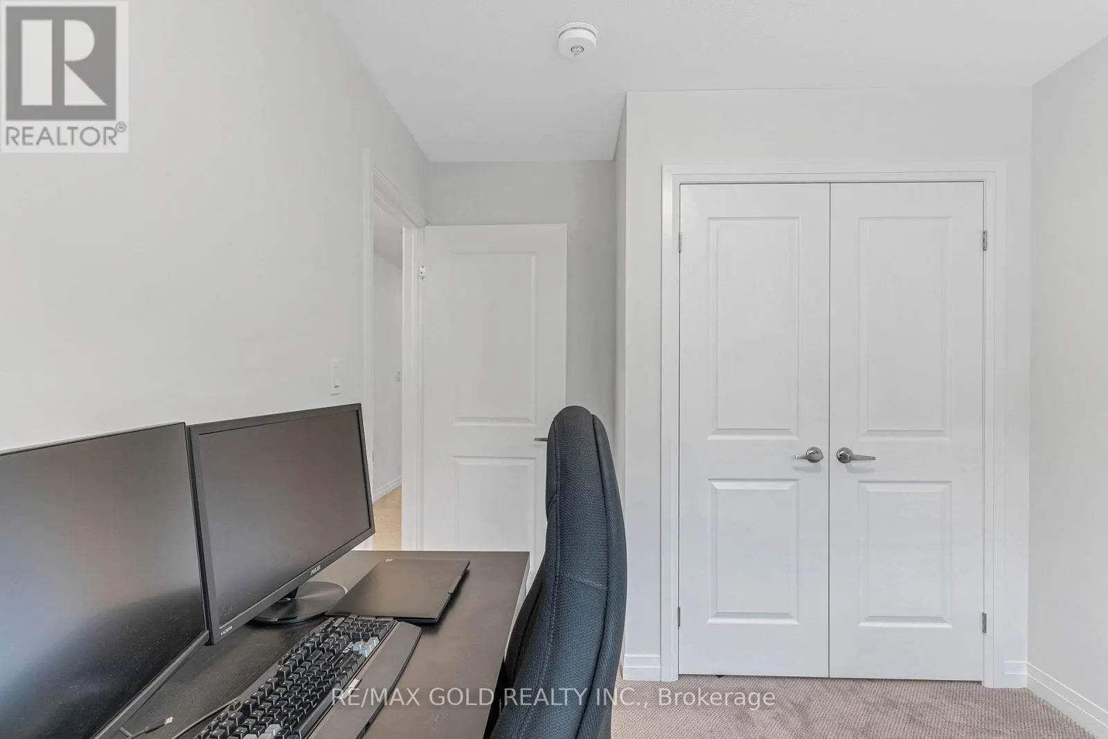 19 - 143 ELGIN STREET N