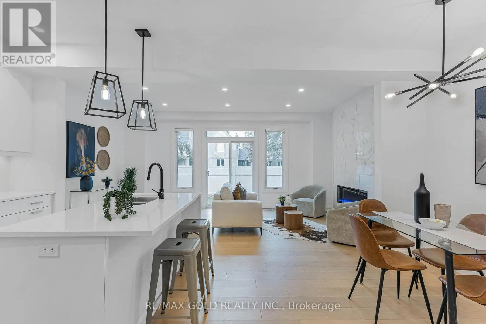 19 - 143 ELGIN STREET N