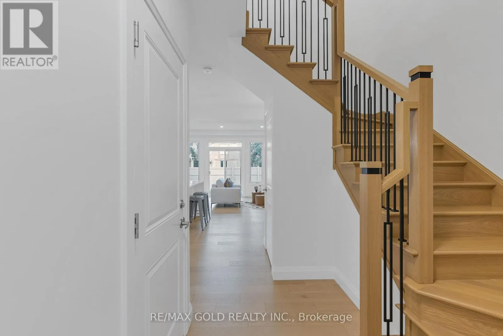 19 - 143 ELGIN STREET N