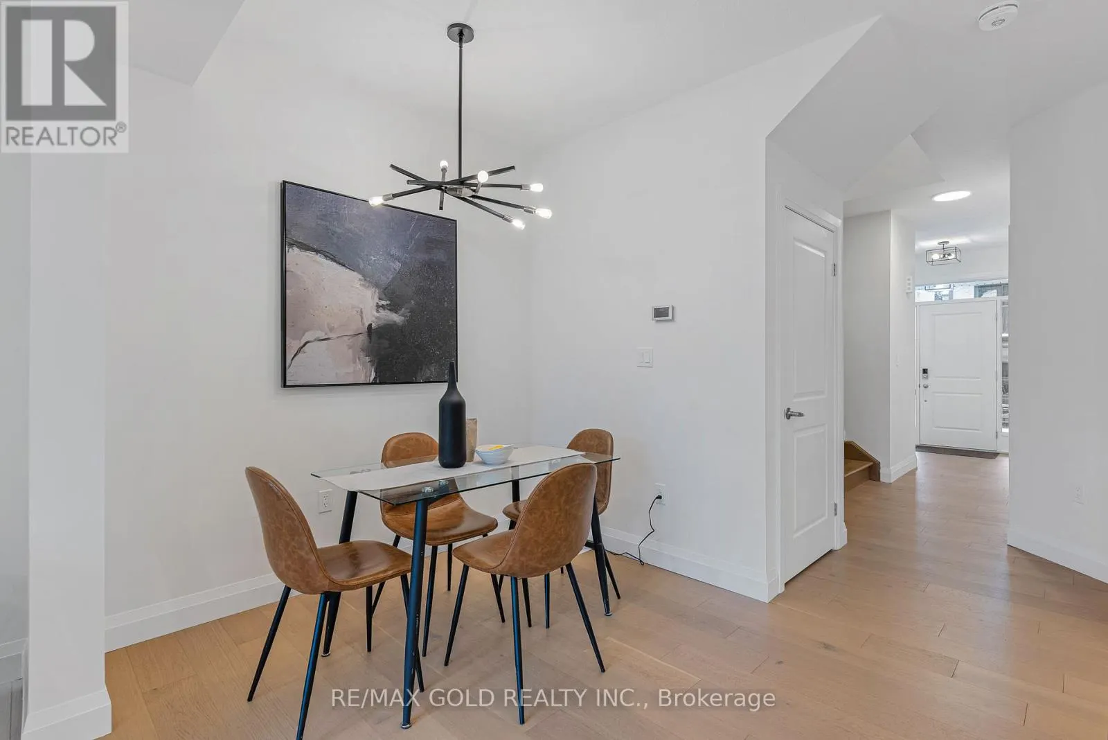 19 - 143 ELGIN STREET N