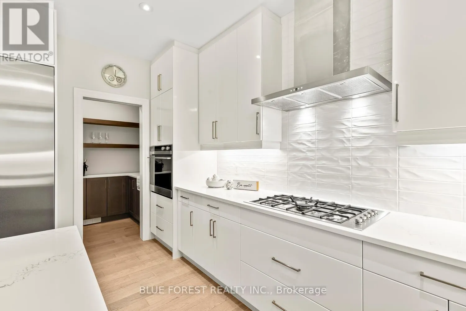 1287 DYER CRESCENT