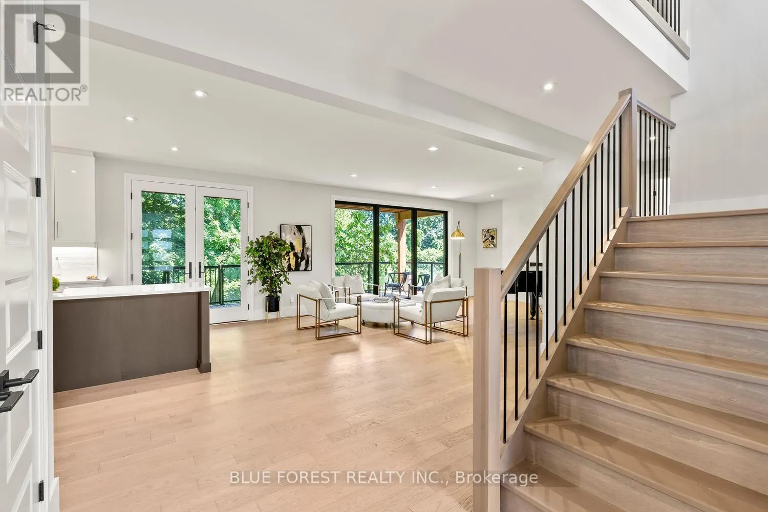 1287 DYER CRESCENT