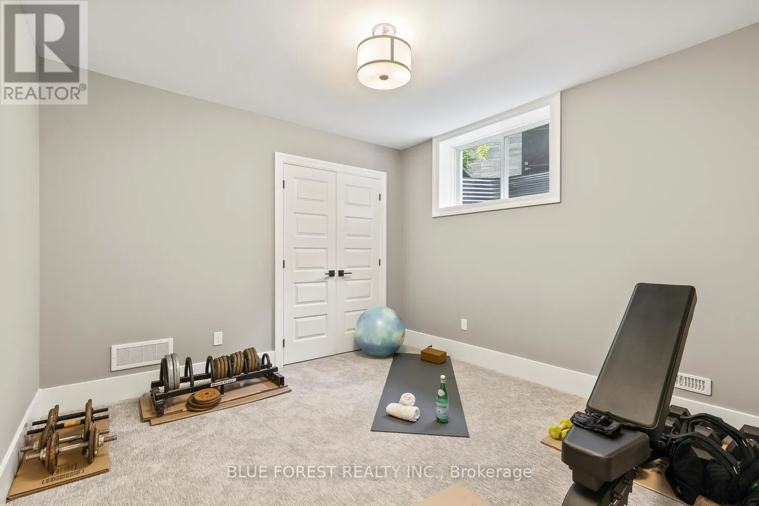 1287 DYER CRESCENT