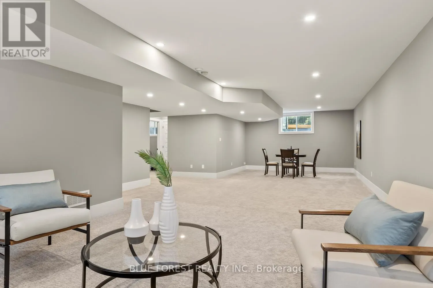 1287 DYER CRESCENT
