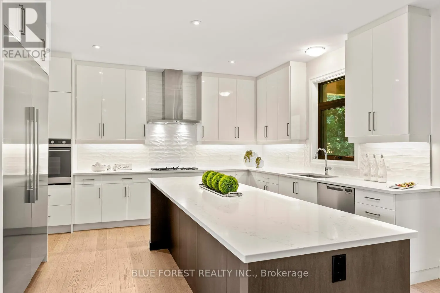 1287 DYER CRESCENT