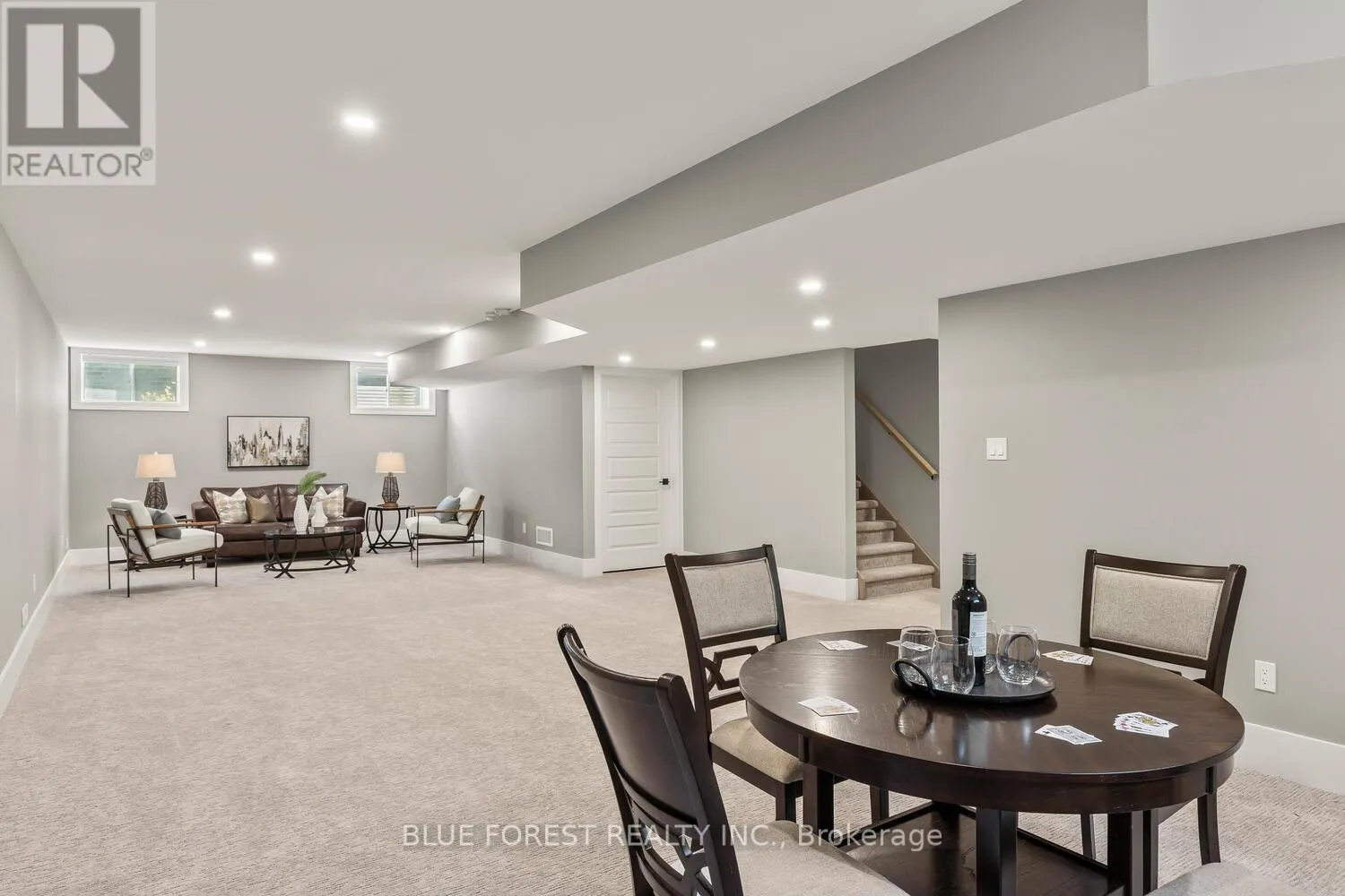 1287 DYER CRESCENT