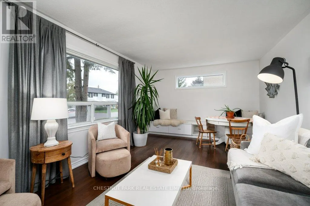 6 LONDON AVENUE