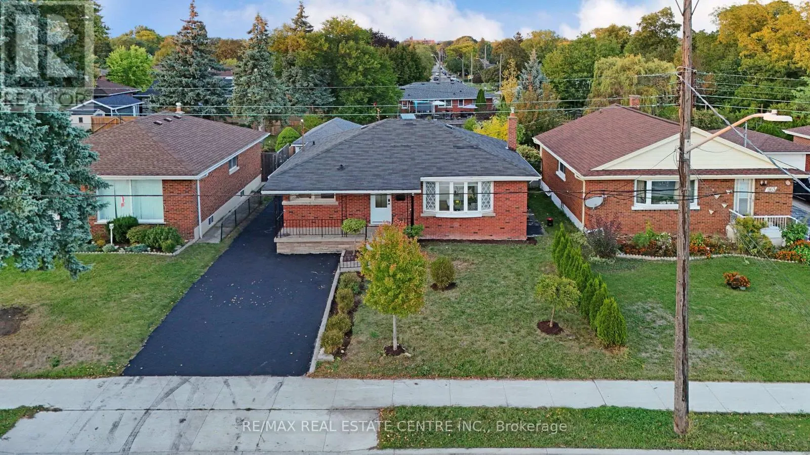 959 MOHAWK ROAD E