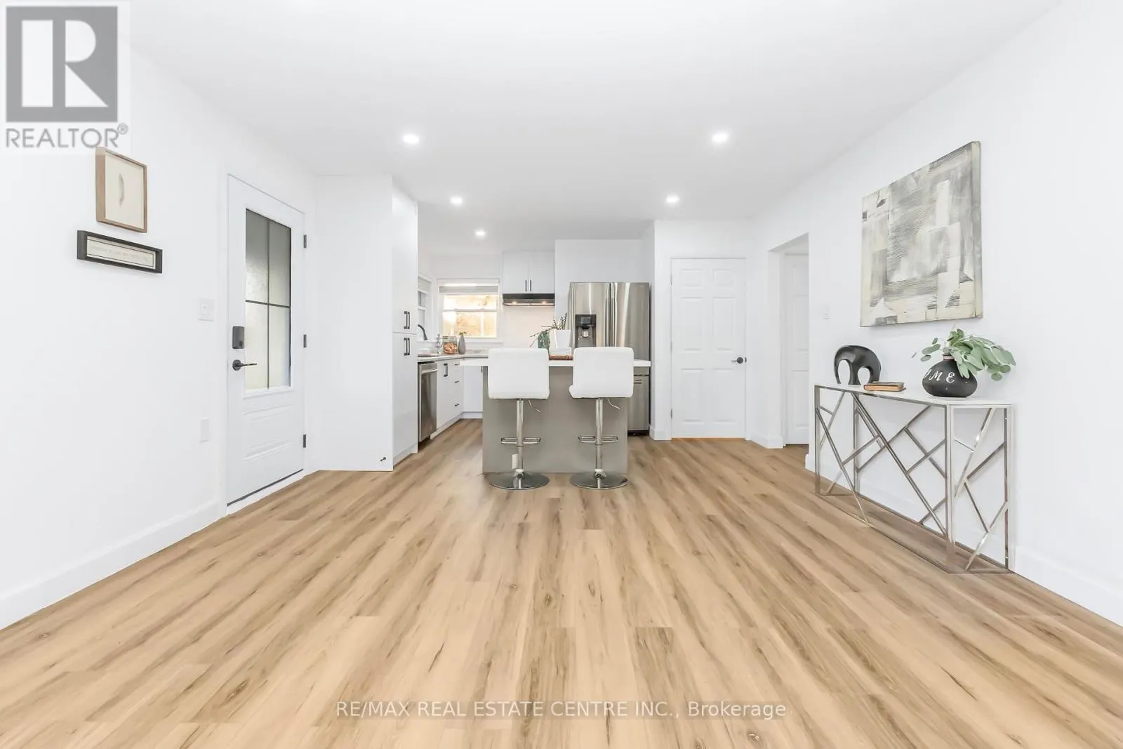 959 MOHAWK ROAD E