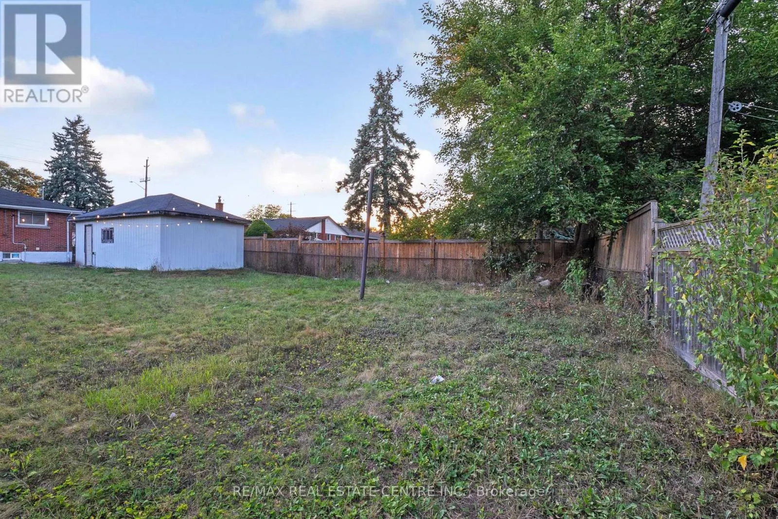 959 MOHAWK ROAD E