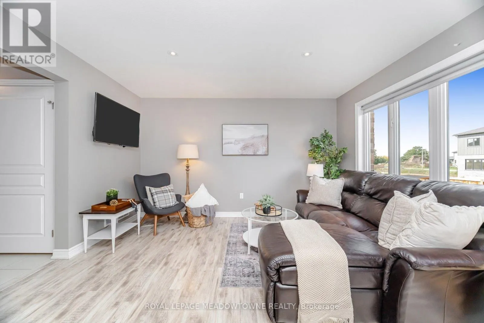 6338 SHAPTON CRESCENT