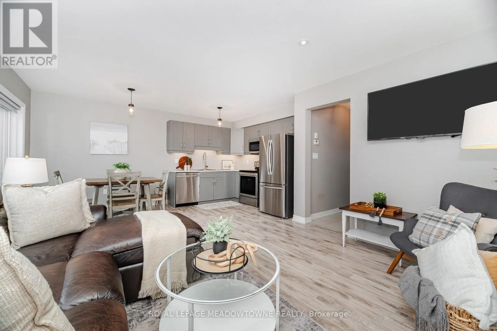 6338 SHAPTON CRESCENT