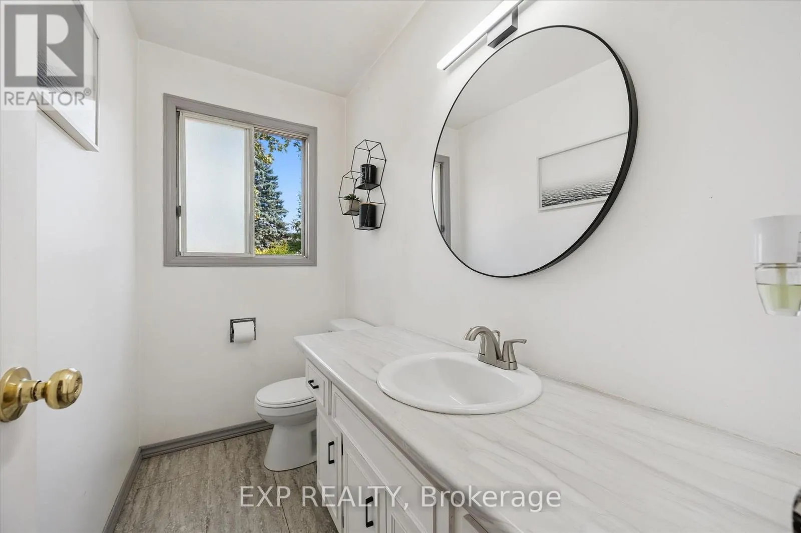 338 ASCOT PLACE